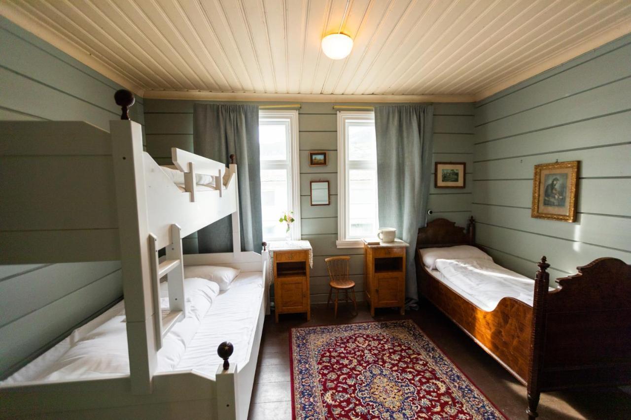 Lodgen Hotel *